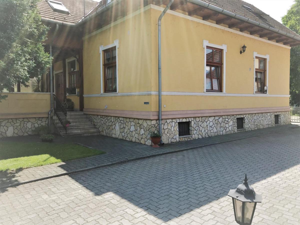 Готель Szent Istvan Fogado Нодьмарош Екстер'єр фото